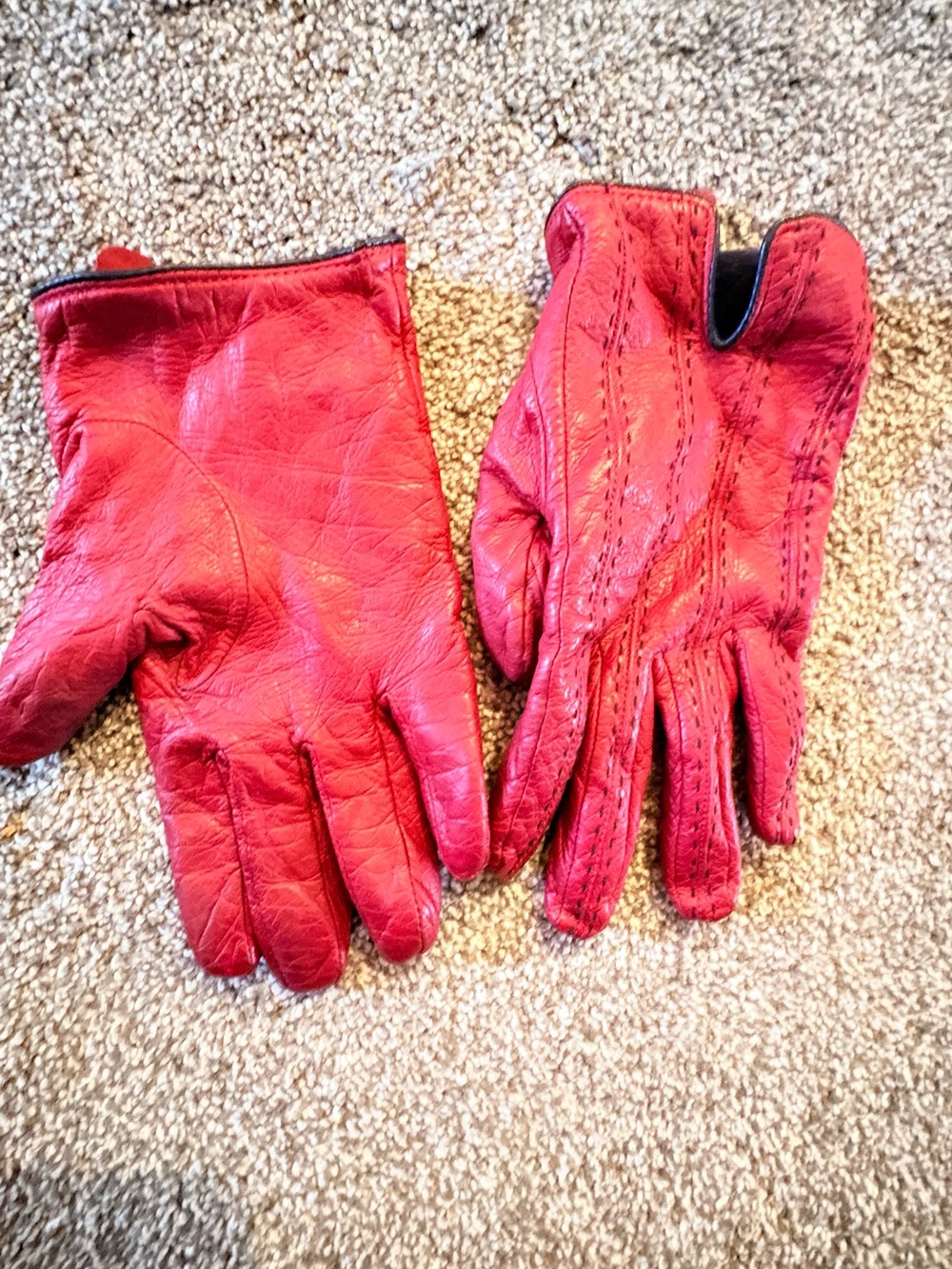 Vintage Women’s Echo Red Leather Driving Gloves with Stitch Detailing